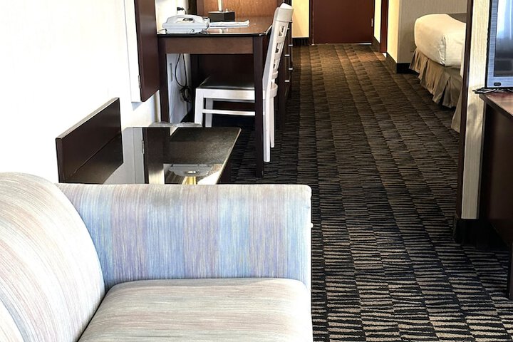 Room 12 of 27