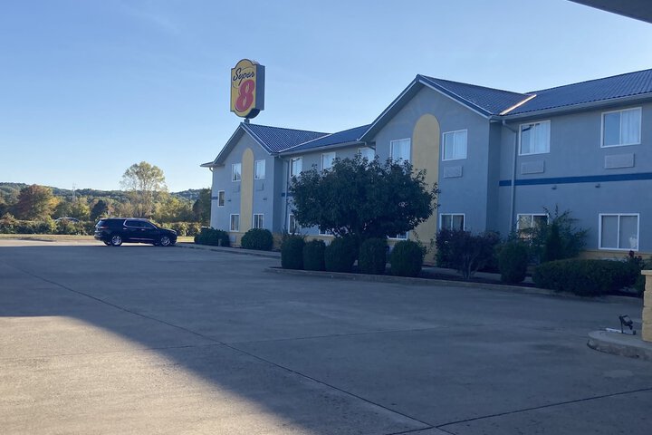 Super 8 by Wyndham Martinsville
