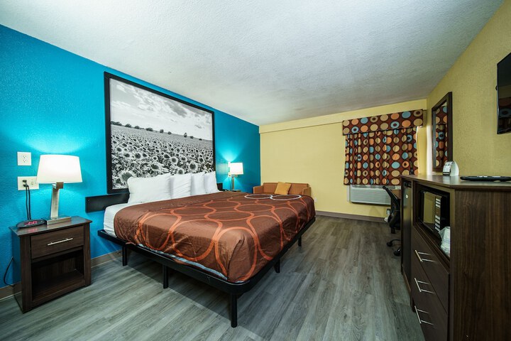 Room 73 of 94