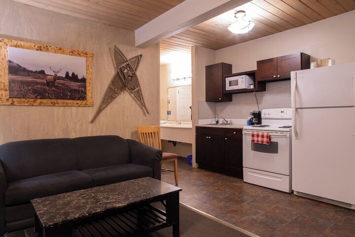 EasyStay Inn & Suites Fernie