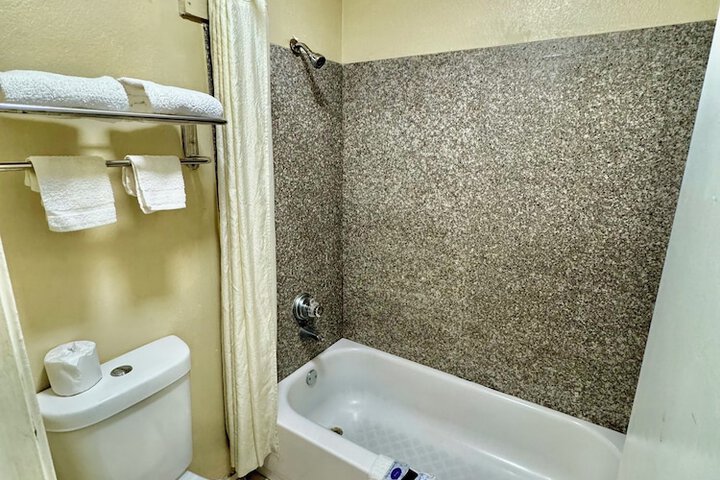 Room 7 of 12