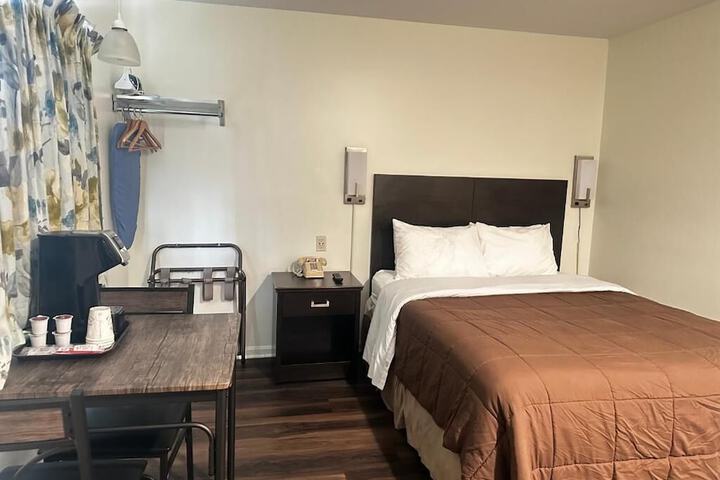 Room 27 of 39