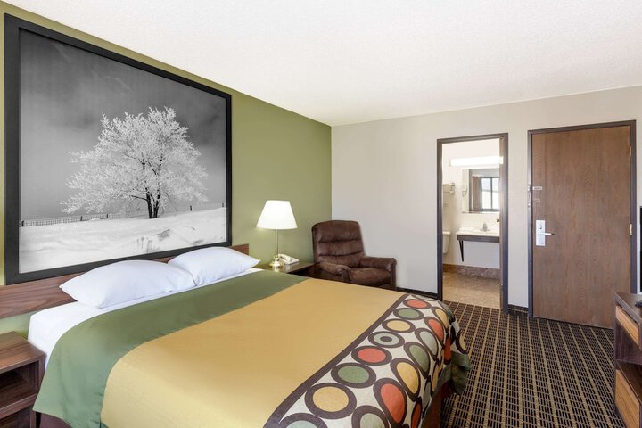 Room 10 of 15