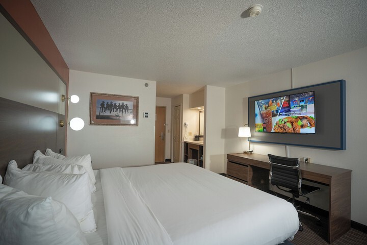 Room 14 of 28