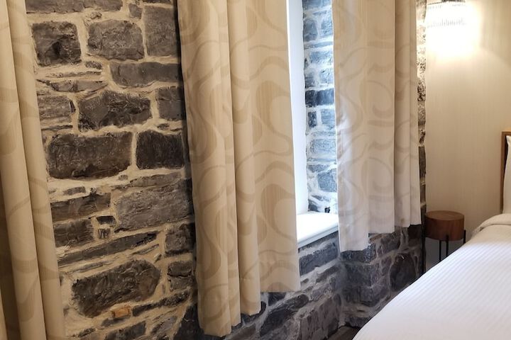 Room 32 of 42