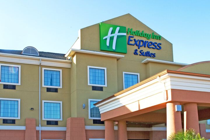 Holiday Inn Express Jourdanton - Pleasanton by IHG