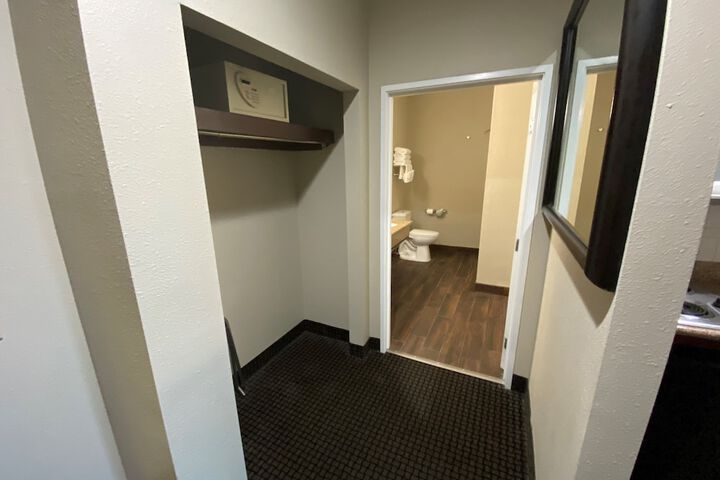 Room 15 of 37