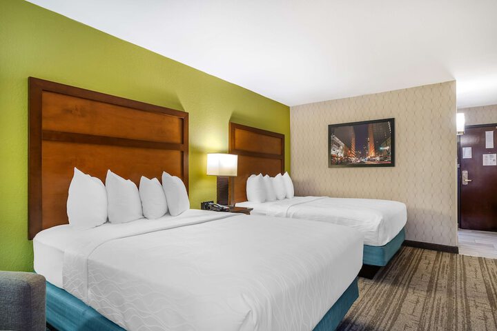 Room 10 of 35