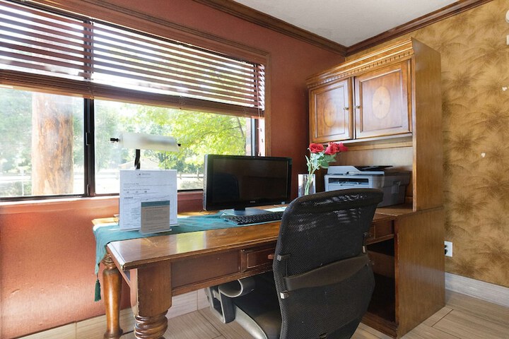 Business Center 56 of 57