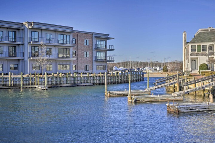 Quaint DT Greenport Apt - 2 Mi to Shelter Island!