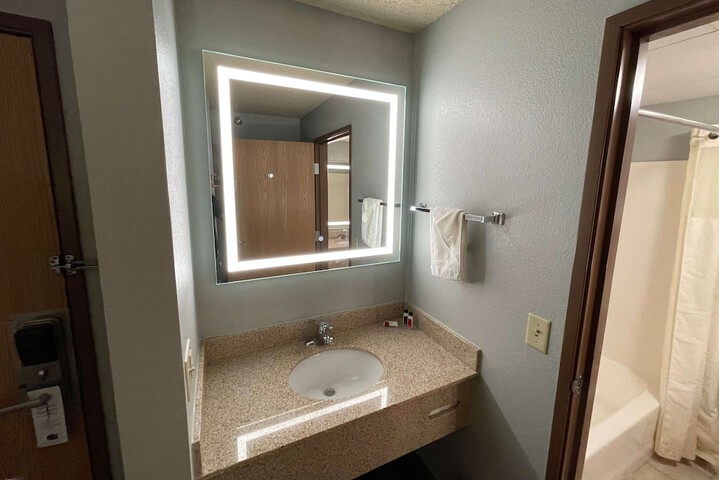 Room 44 of 111