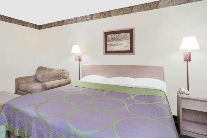 Super 8 by Wyndham Monticello