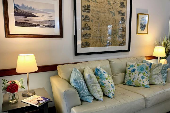 Camden Riverhouse Hotel