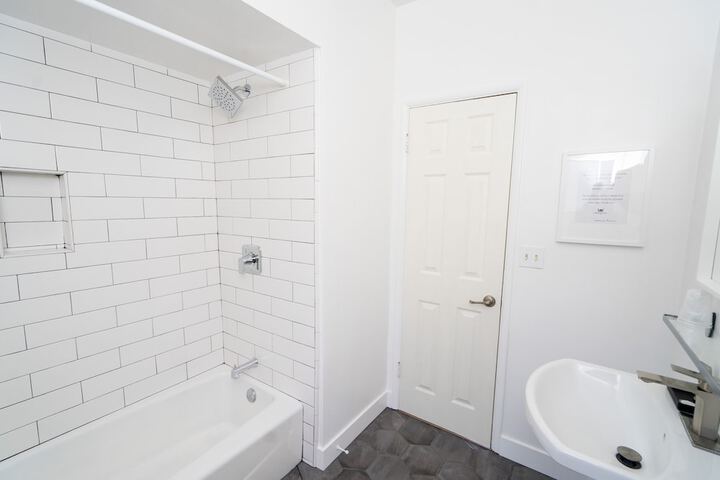 Room 32 of 43