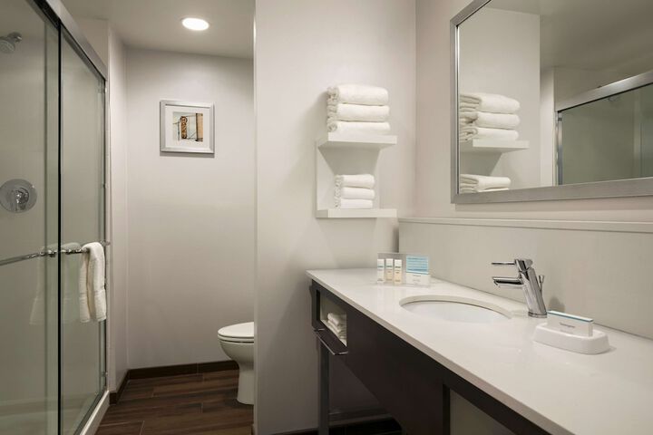 Room 8 of 33