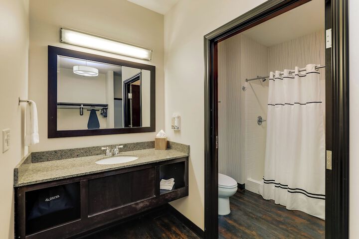 Room 42 of 60