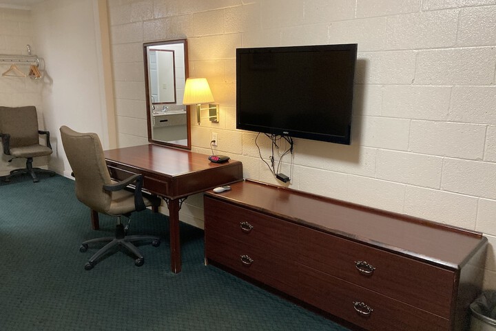 Room 5 of 6