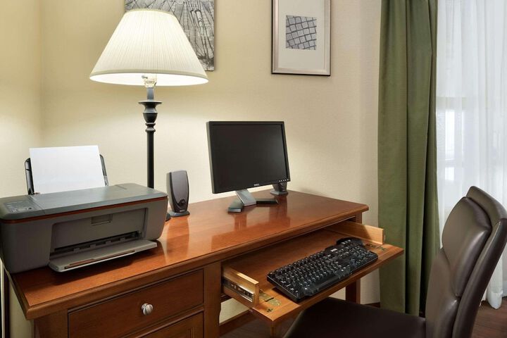 Business Center 16 of 17