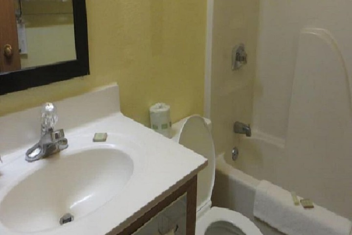 Room 12 of 16