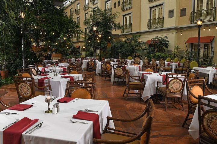 Dining 20 of 23