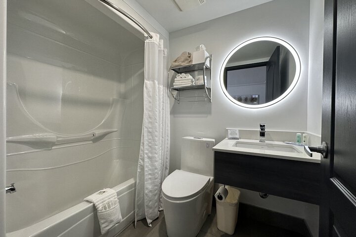 Room 32 of 63