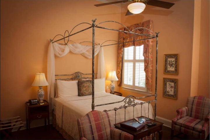 1842 Inn