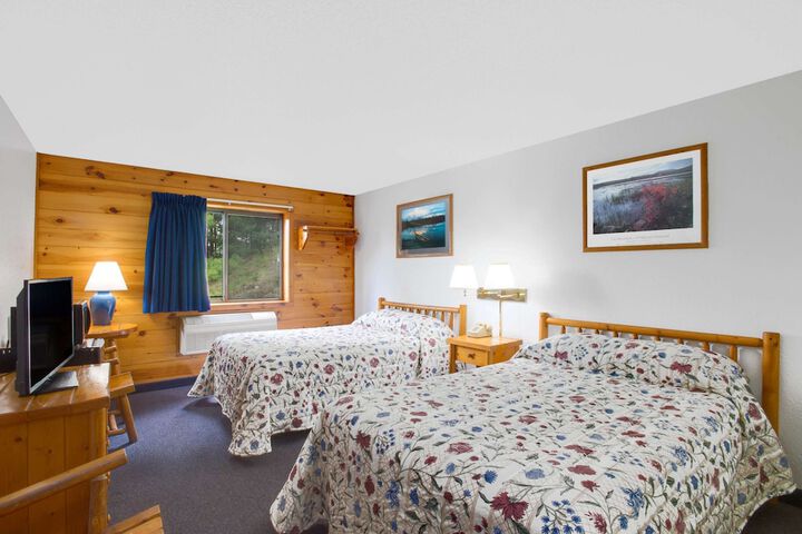 Super 8 by Wyndham Lake George / Warrensburg Area