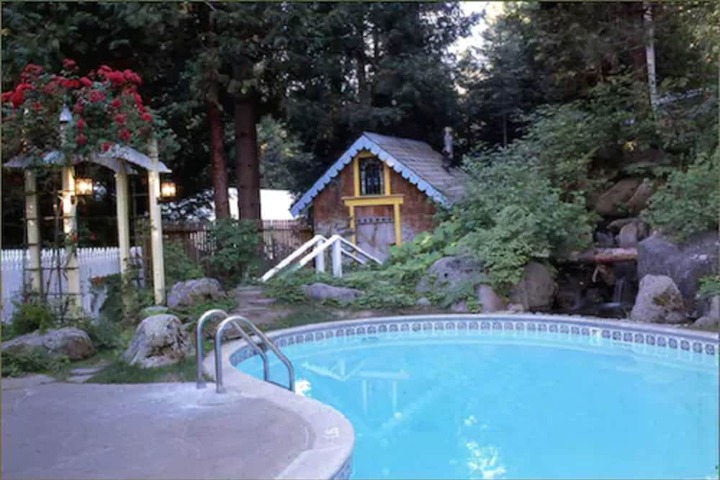 Pool 4 of 65