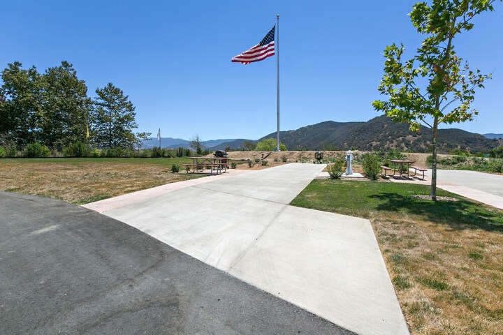 Flying Flags RV Resort & Campground