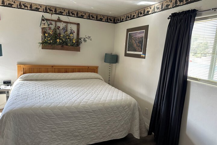 Rustic Inn Motel