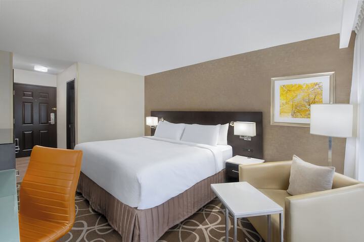 Crowne Plaza Kitchener-Waterloo by IHG