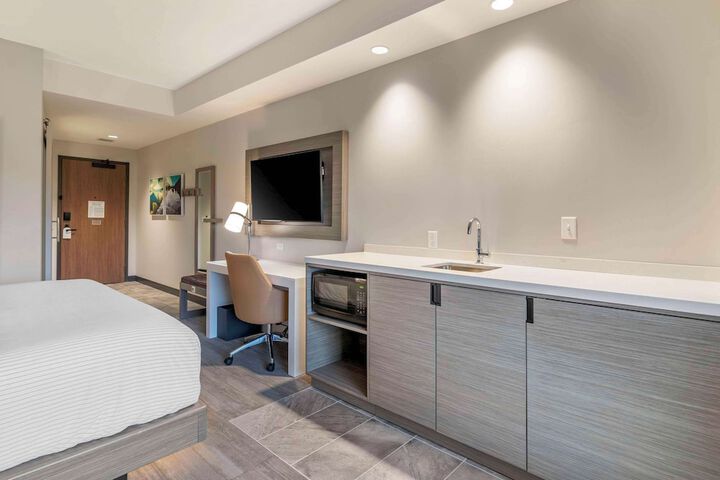 Room 52 of 101