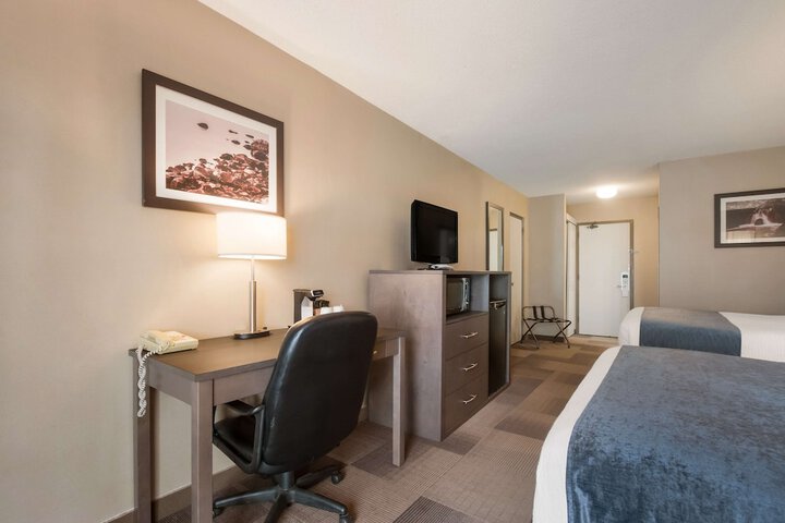 Room 16 of 38