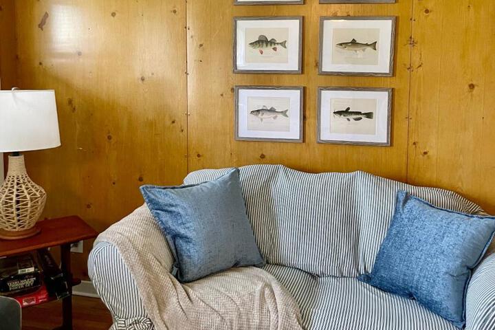 Drop Anchor Cottages and Lake House