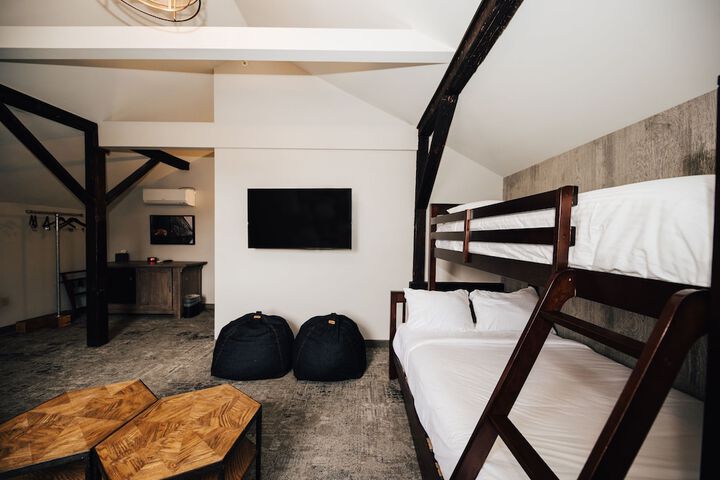 Room 17 of 32
