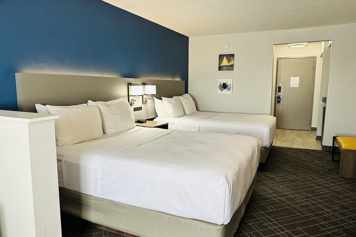 Room 21 of 38