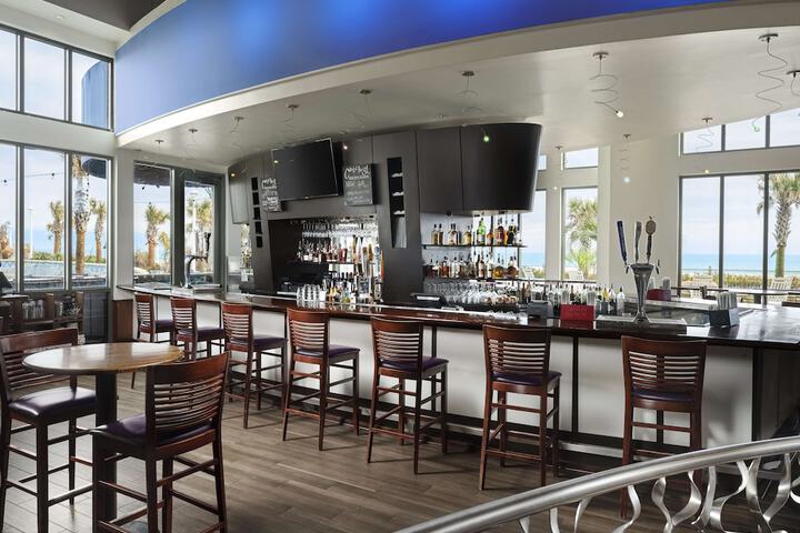 Lounge 100 of 116