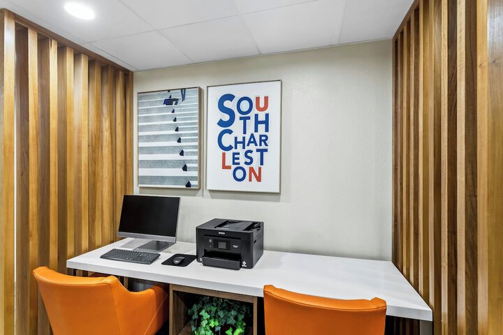 Holiday Inn Express Suites Charleston by IHG