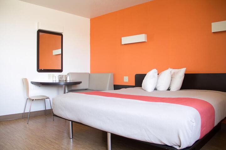 Room 18 of 37