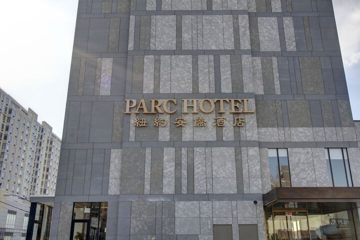 Hotel 5 of 61