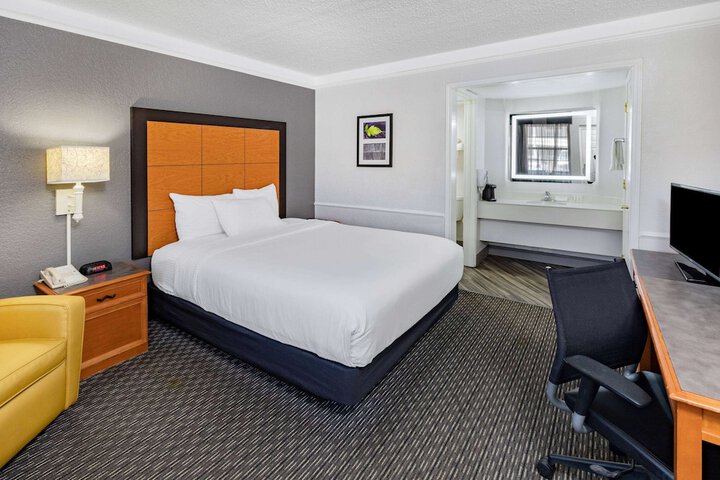 Room 38 of 65