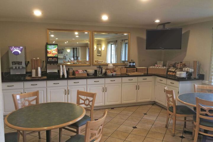 La Quinta Inn & Suites by Wyndham Chicago Gurnee
