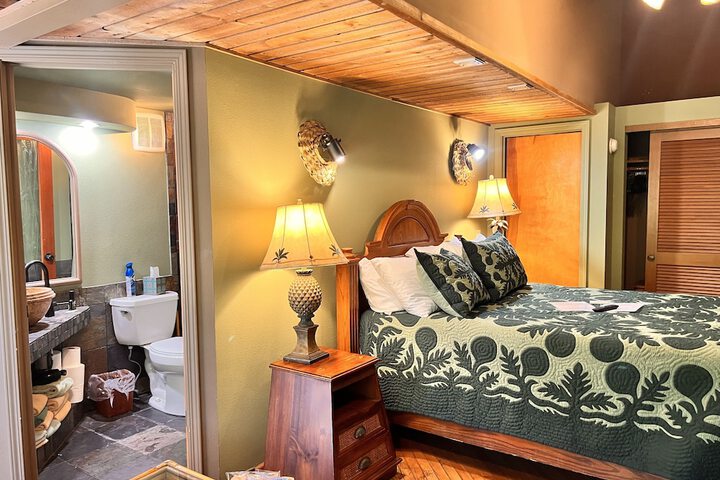 Room 6 of 12