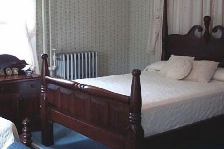 Room 6 of 10