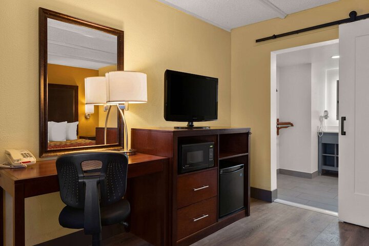 Room 22 of 50