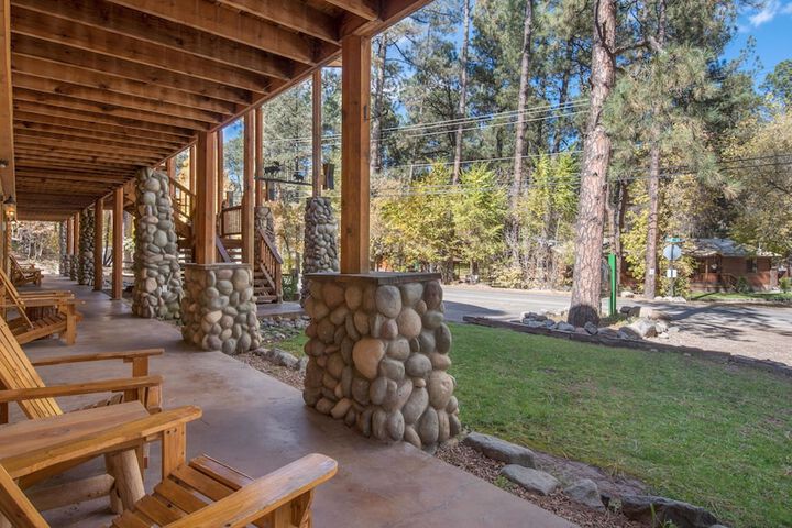Upper Canyon Inn & Cabins