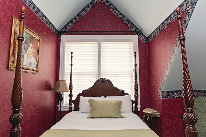 Room 23 of 98