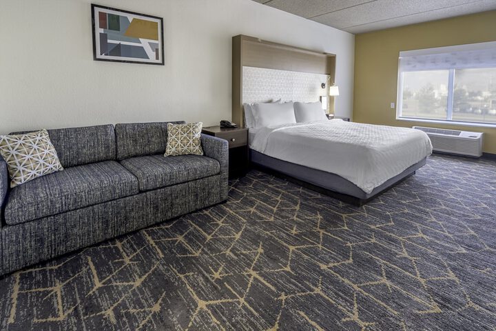 Holiday Inn & Suites Wausau-Rothschild by IHG