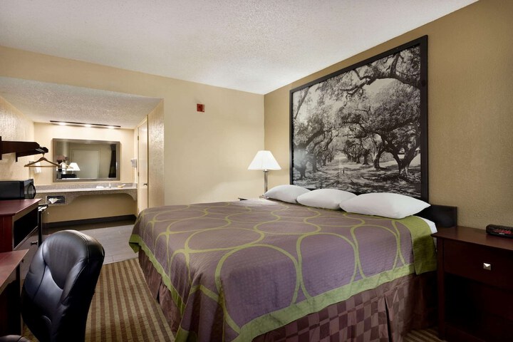 Room 13 of 14