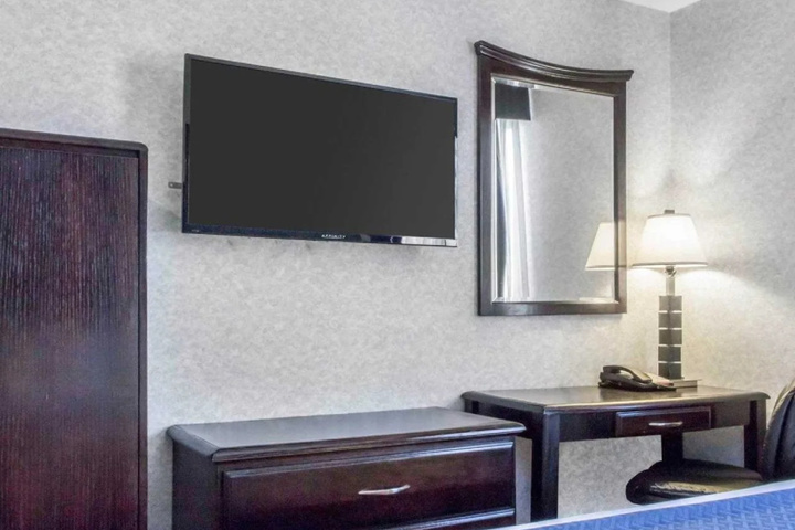 Paramount Inn